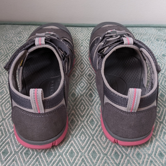 Keen Seacamp Youth Sandals in Gray & Rose - Picture 4 of 11